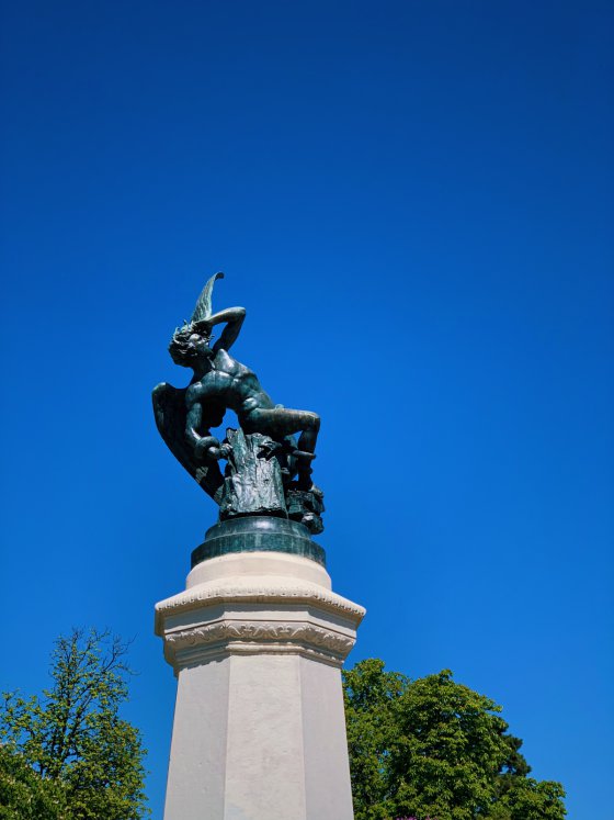 Glorieta del Ángel Caído